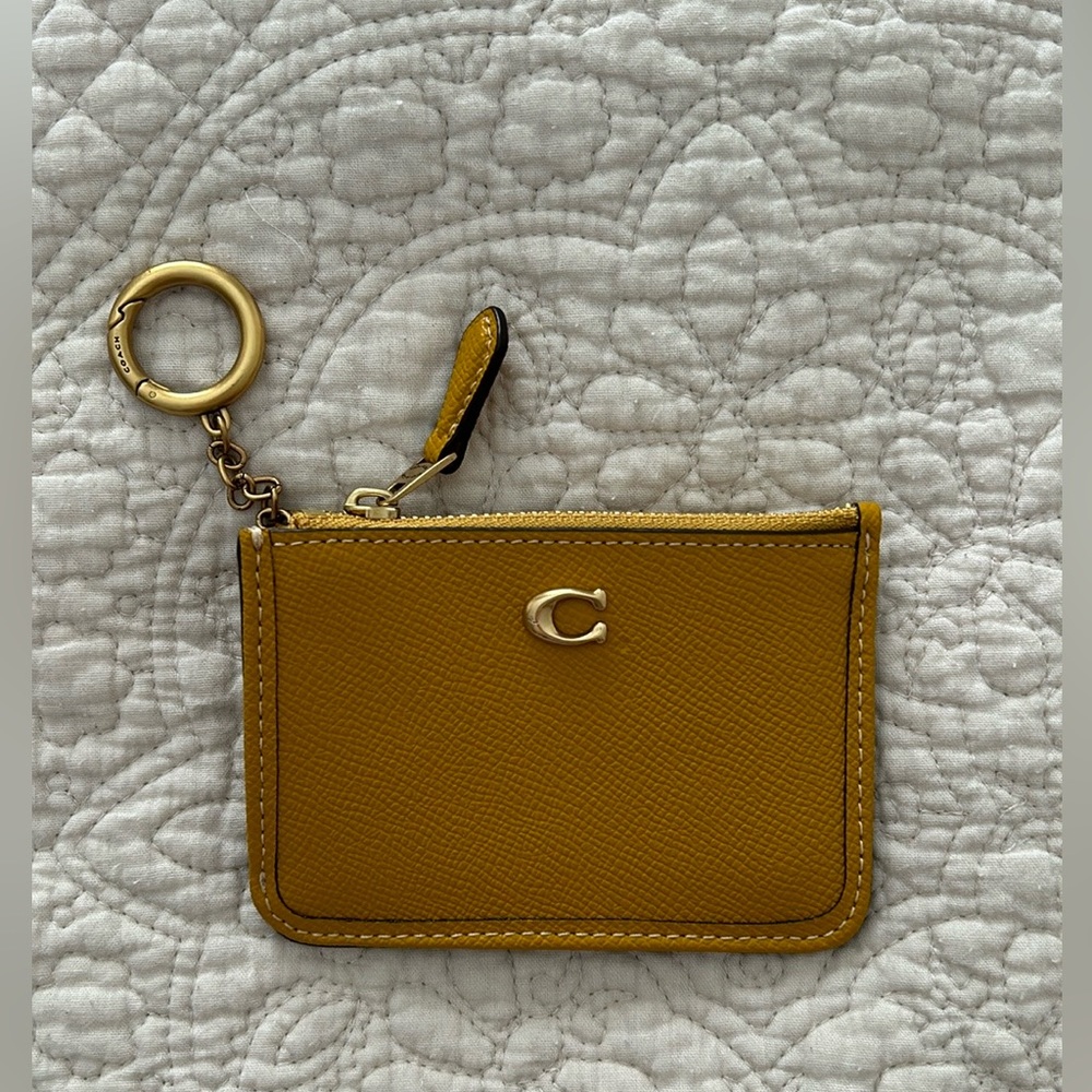 Coach mini skinny ID case in Yellow Gold